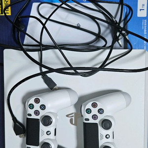 ps4 pro 타이틀 13개 포함 일괄 판매합니다.