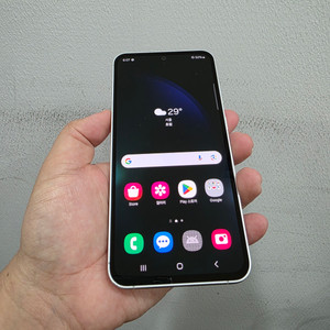 갤럭시 S23FE 화이트 256기가 SS급 팔아요~