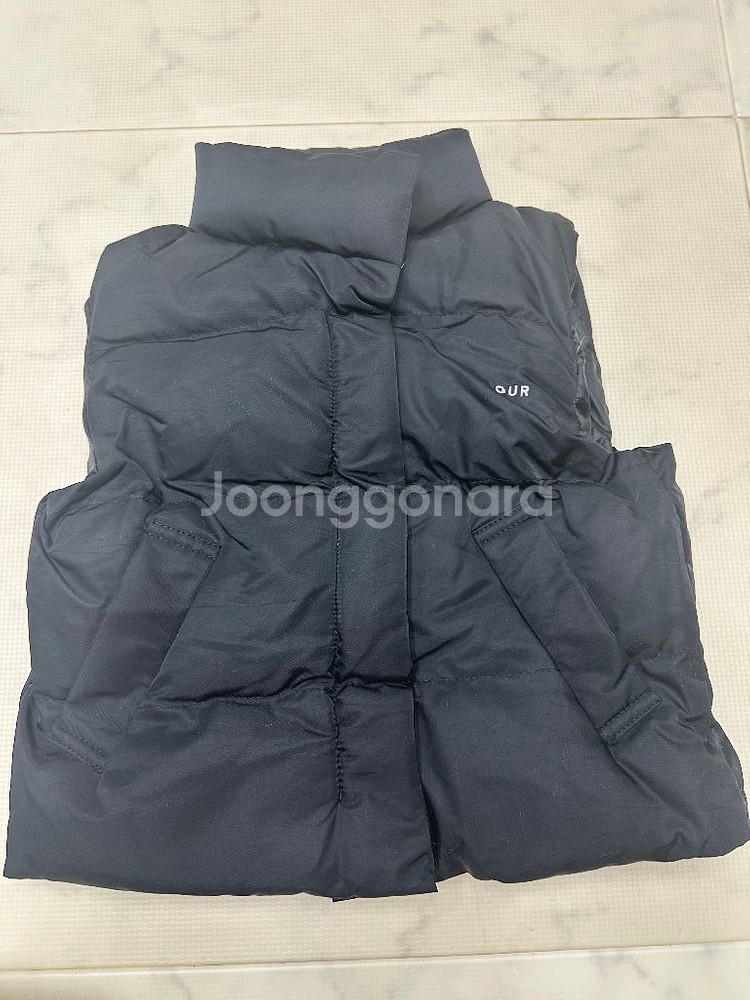 OUR(아워) 검정 패딩 조끼 새상품 S--1