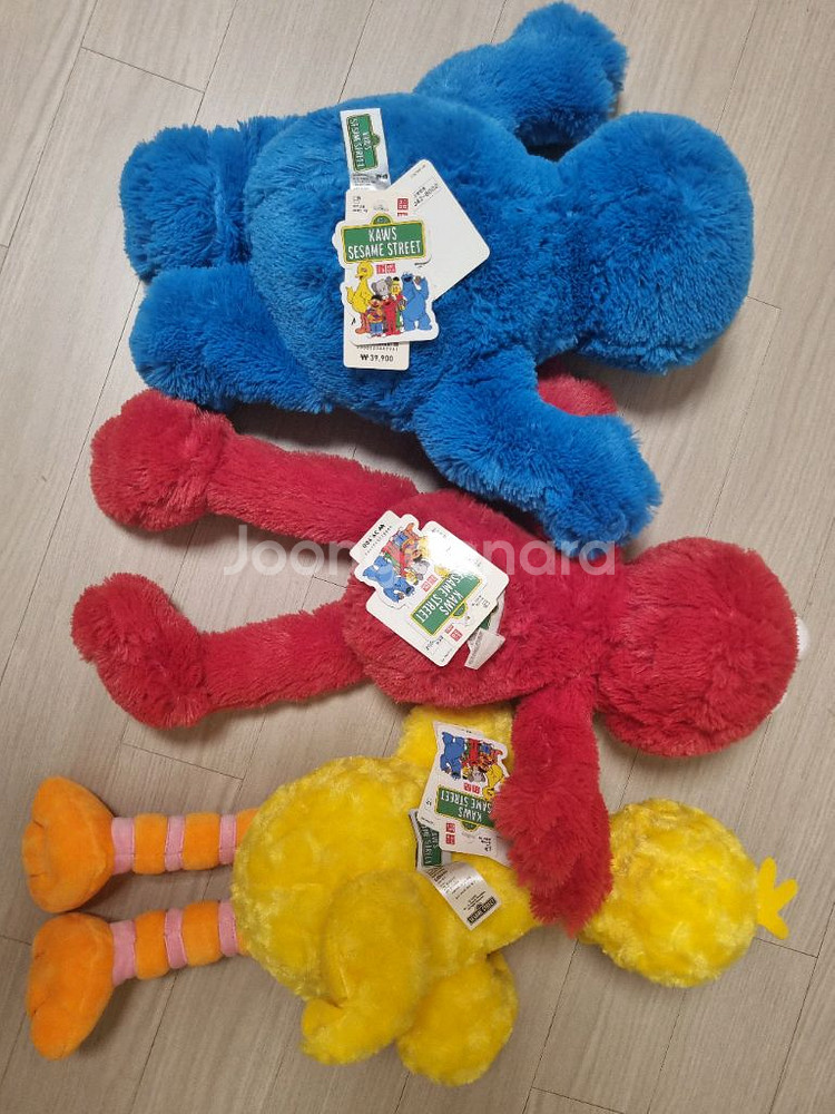 Uniqlo x Kaws x Sesame Street--2