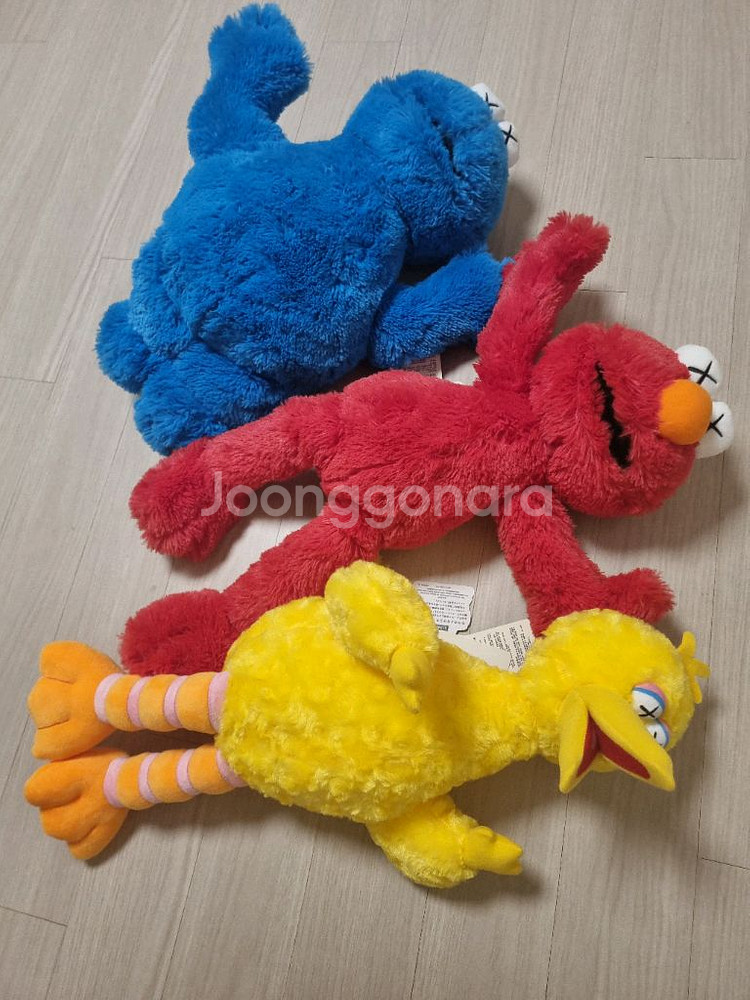 Uniqlo x Kaws x Sesame Street--1