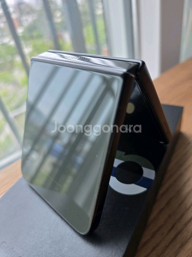 삼성 갤럭시 Z 플립4 그라파이트 색상--4