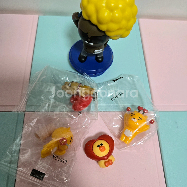 카카오 프렌즈 츄파춥스 피규어 판매합니다--0