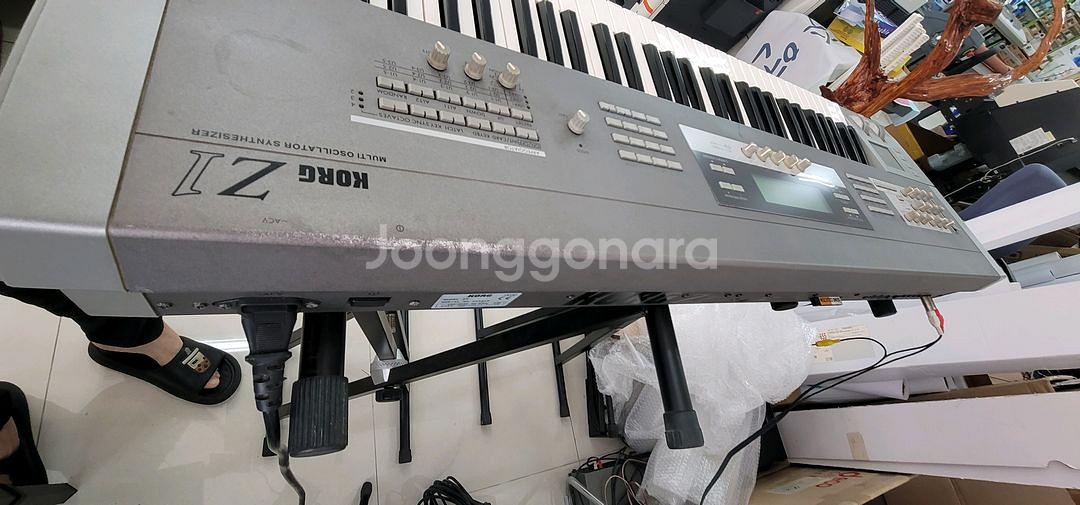 코르그Z1 신디사이저--1