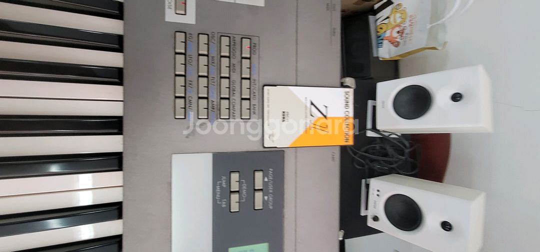 코르그Z1 신디사이저--0