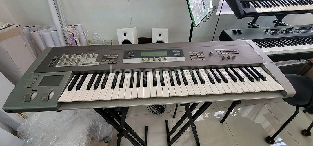 코르그Z1 신디사이저--3