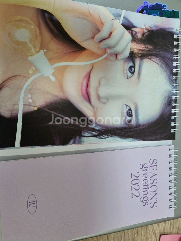 아이유 시즌그리팅 시그 2022 달력--0