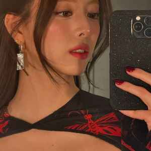잇지 유나 스와로브스키 폰케이스 블랙 아이폰 14프로