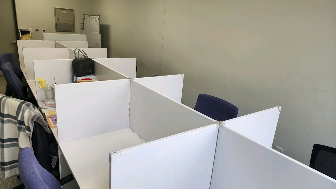 사무용 파티션 책상 및 의자--2