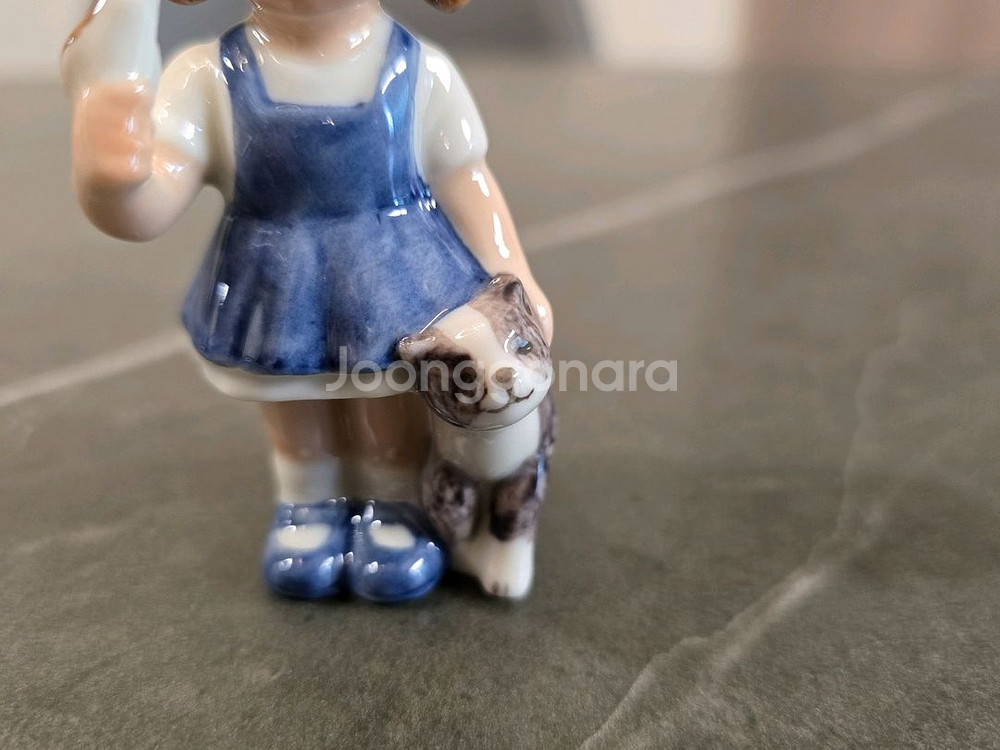로얄 코펜하겐 소녀 소피아 고양이와 새 피겨린--2