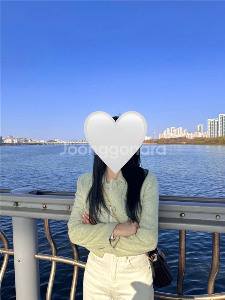버뮬라 크롭 트위드 자켓 팝니다--1