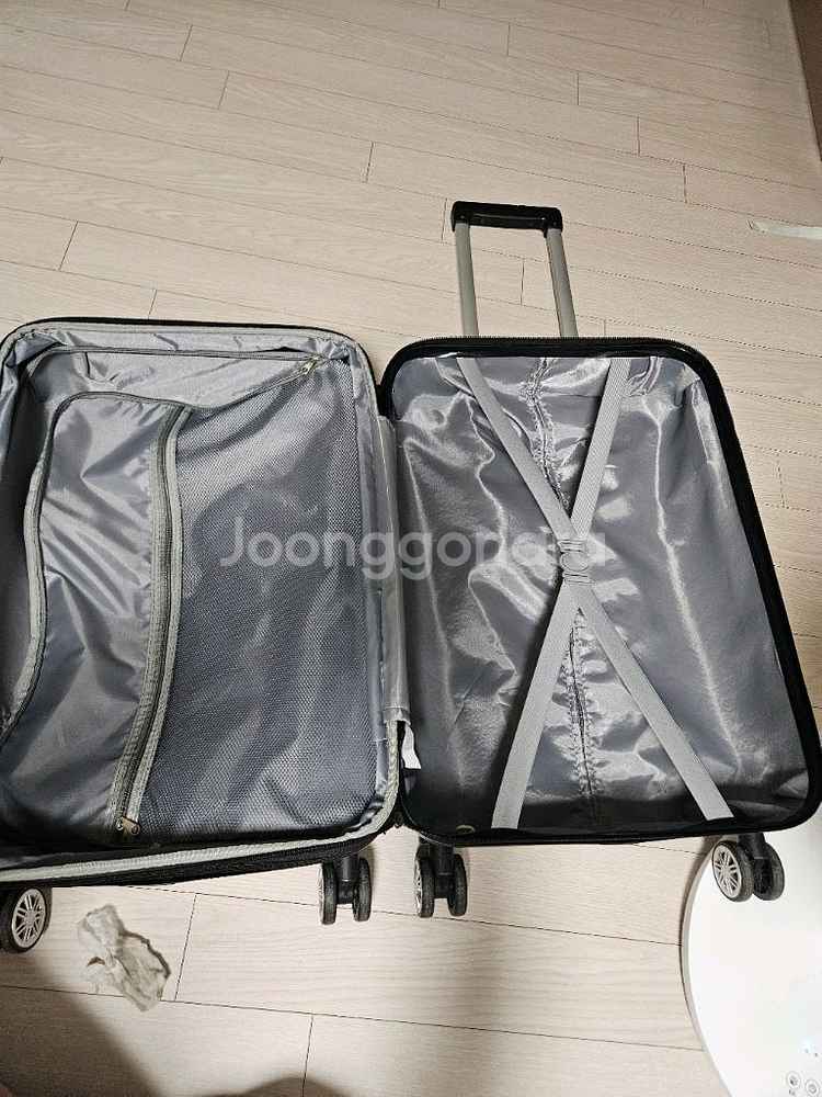 패더스 24인치 캐리어 팝니다.--3
