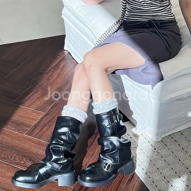 새상품 250 블랙 버클 워커 미들부츠--1