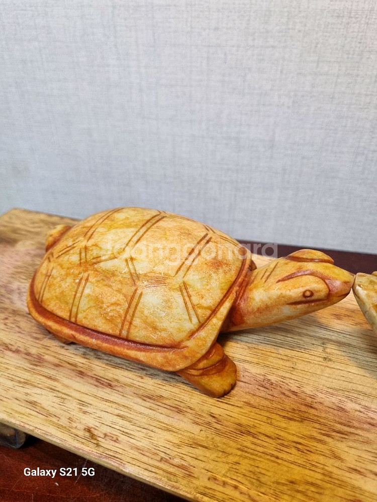 천연 옥돌을 조각해 만든 옥돌거북이 암수 한쌍--3