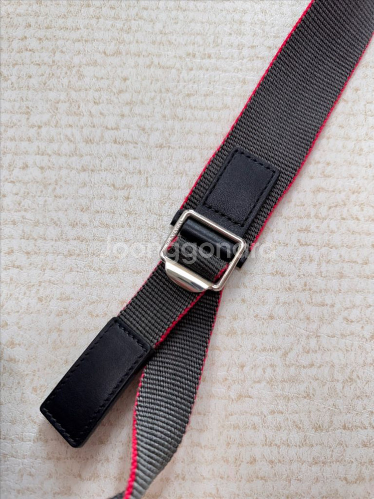 버버리 크로스백--2