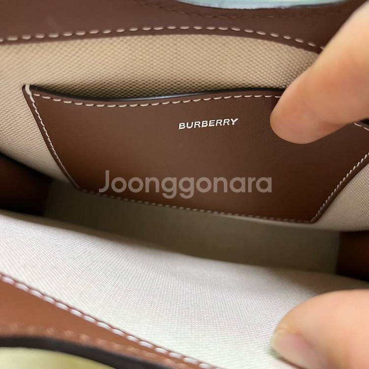 버버리 마이크로 캔버스 포켓 토트백 가방--8