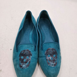 Alexander McQueen 스컬 시퀸 로퍼 235