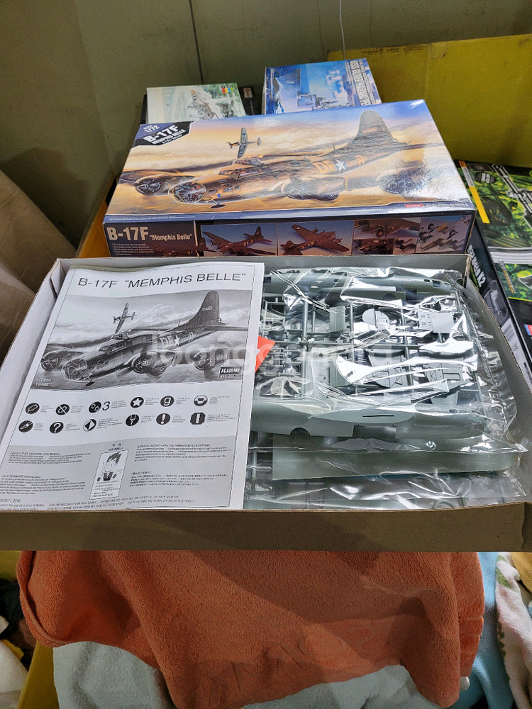 아카데미 1/72 B-17F 폭격기 B-17 프라모델--1