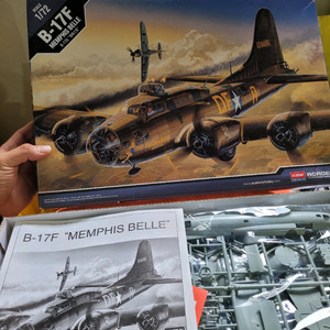 아카데미 1/72 B-17F 폭격기 B-17 프라모델