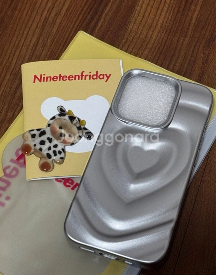 (새상품) 나인틴프라이데이 아이폰16프로 실버 하트 케--0