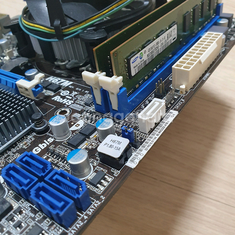 h67 보드 + 8gb 램 + cpu 몽땅 인텔--6