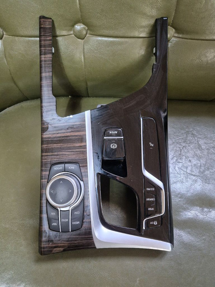 bmw g30 id7 아이드라이브 센터커버앗세이 이미지