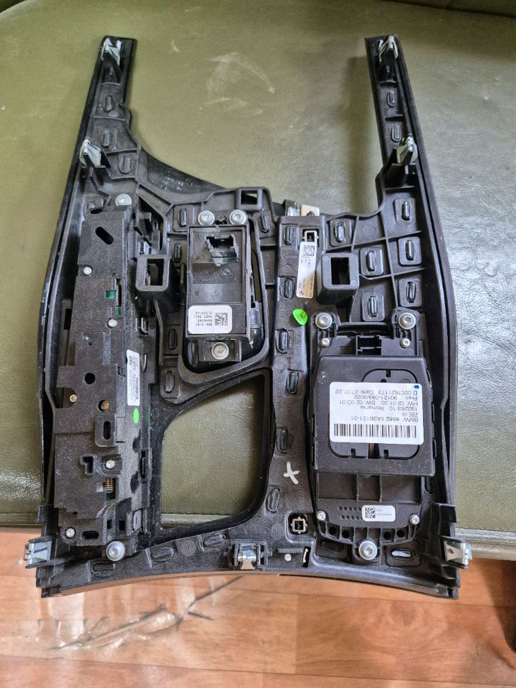 bmw g30 id7 아이드라이브 센터커버앗세이 이미지
