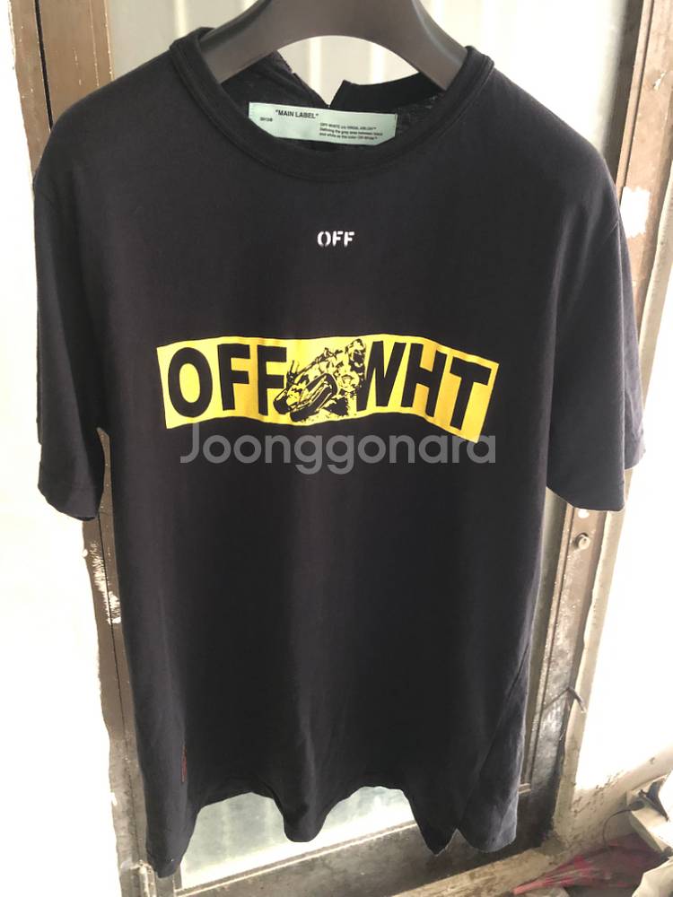 오프화이트 남성 반팔티--1