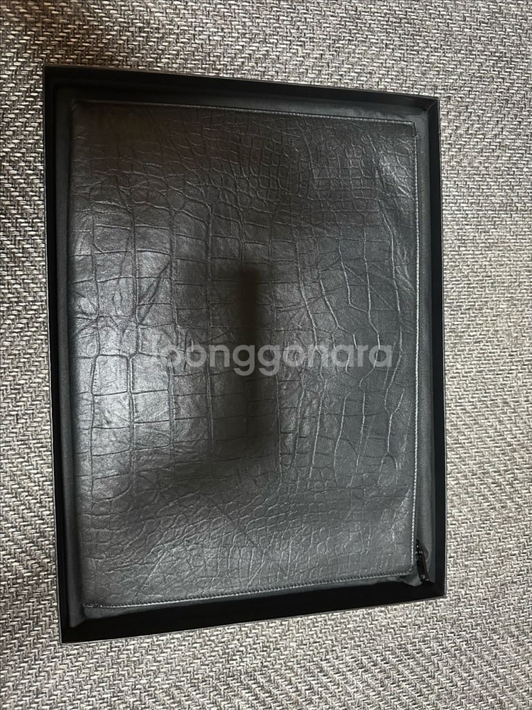 YSL 크로커다일 엠보싱 블랙로고 도큐먼트 지퍼 클러치--2