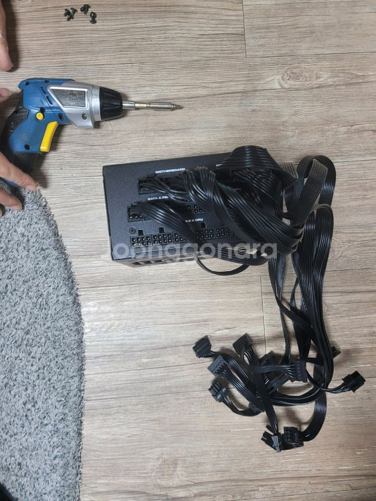 쿠거 1050w 모듈러 80플러스 골드--0