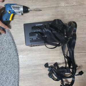 쿠거 1050w 모듈러 80플러스 골드