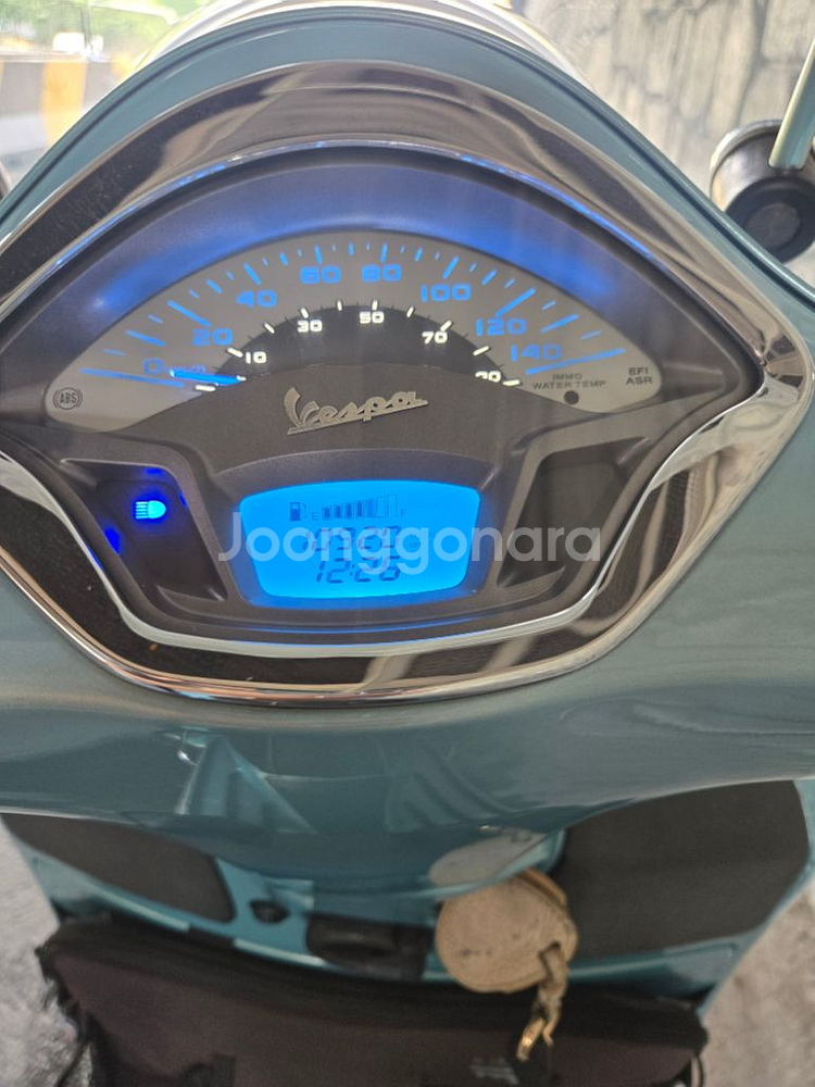 베스파 GTS300 70주년 한정판--3