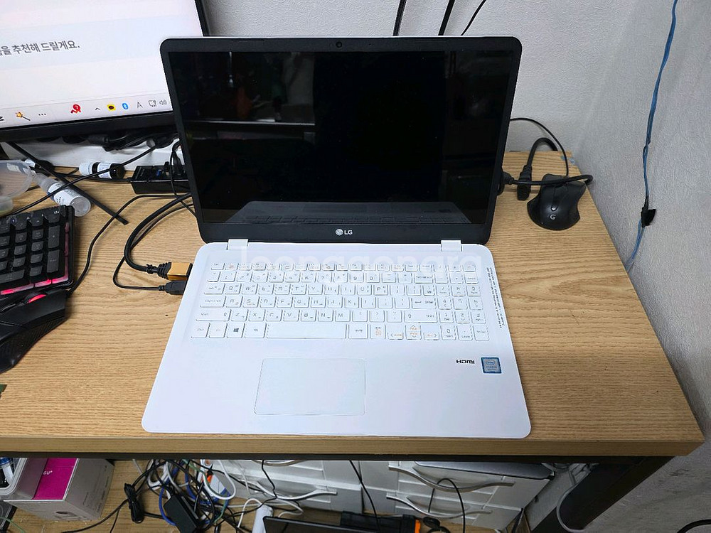 i5 8새대 노트북 액정은 나갔지만HDMI연결로 정상작--0