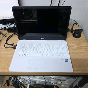 i5 8새대 노트북 액정은 나갔지만HDMI연결로 정상작