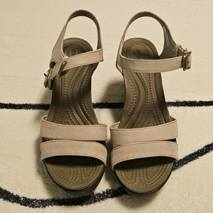 크록스 레이 웨지샌들 w5