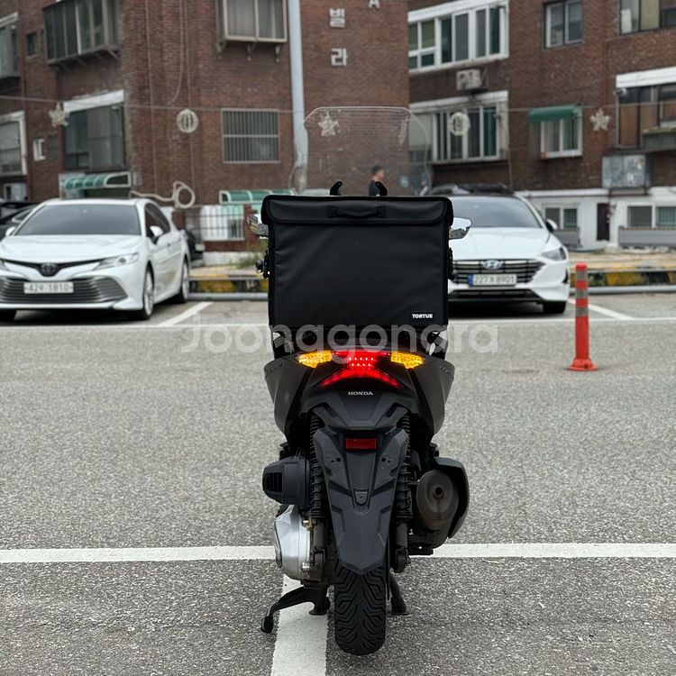 22년식 포르자350 깔끔한차량 판매합니다--6