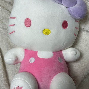 산리오 헬로키티 30cm 봉제인형 팝니다