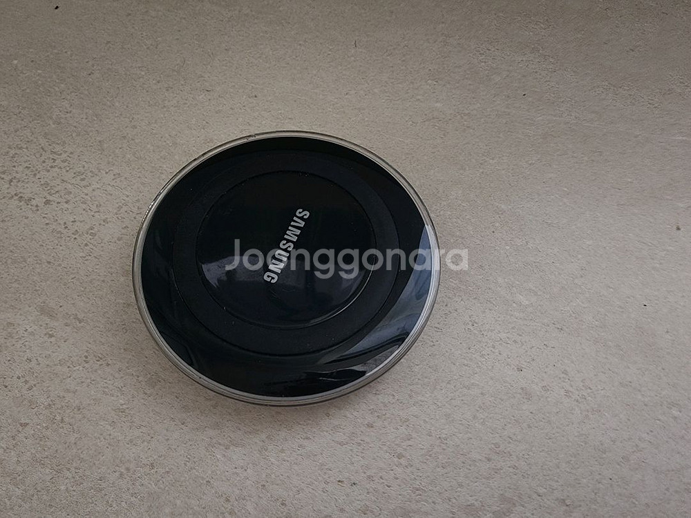 삼성무선충전기 정품 겔럭시 아이폰등등 가능 블랙 색상--0