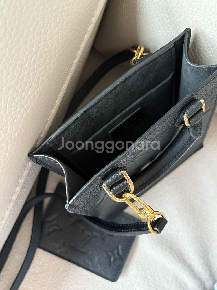 루이비통 쁘띠 삭 플라 앙프렝뜨 M81417 + 카드지--2