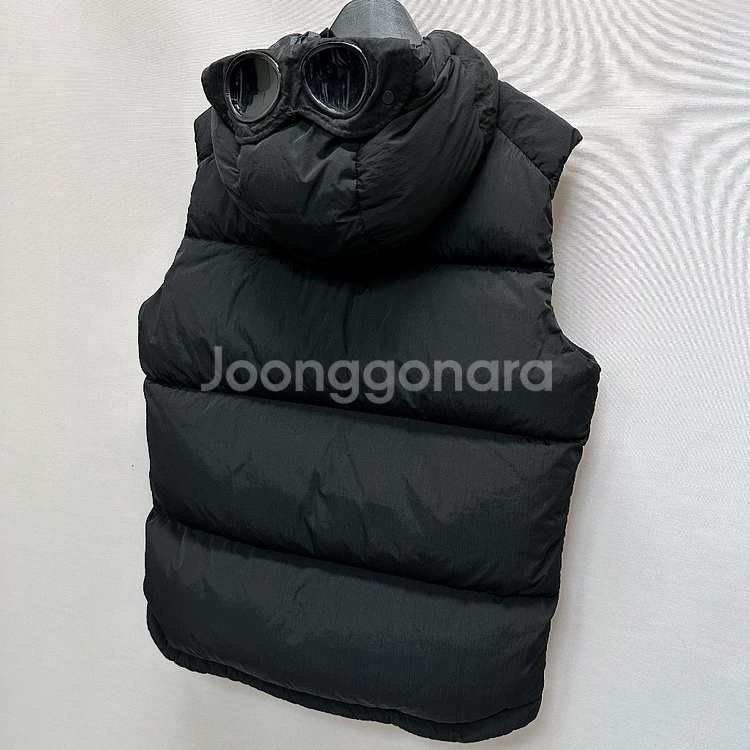 cp컴퍼니 패딩조끼 ( 95~100 )--5