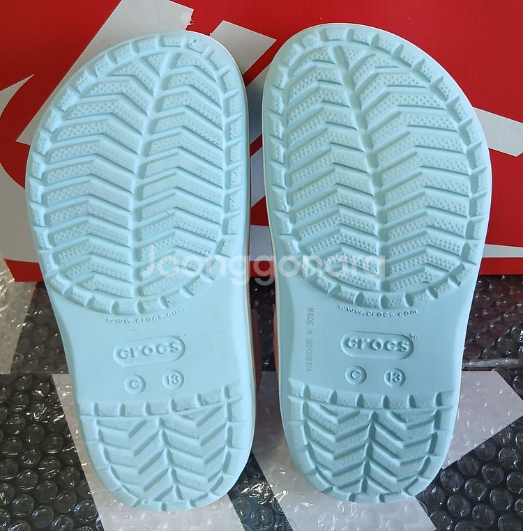 크록스c13 인데 180실사이즈. 키티 지비츠 포함--8