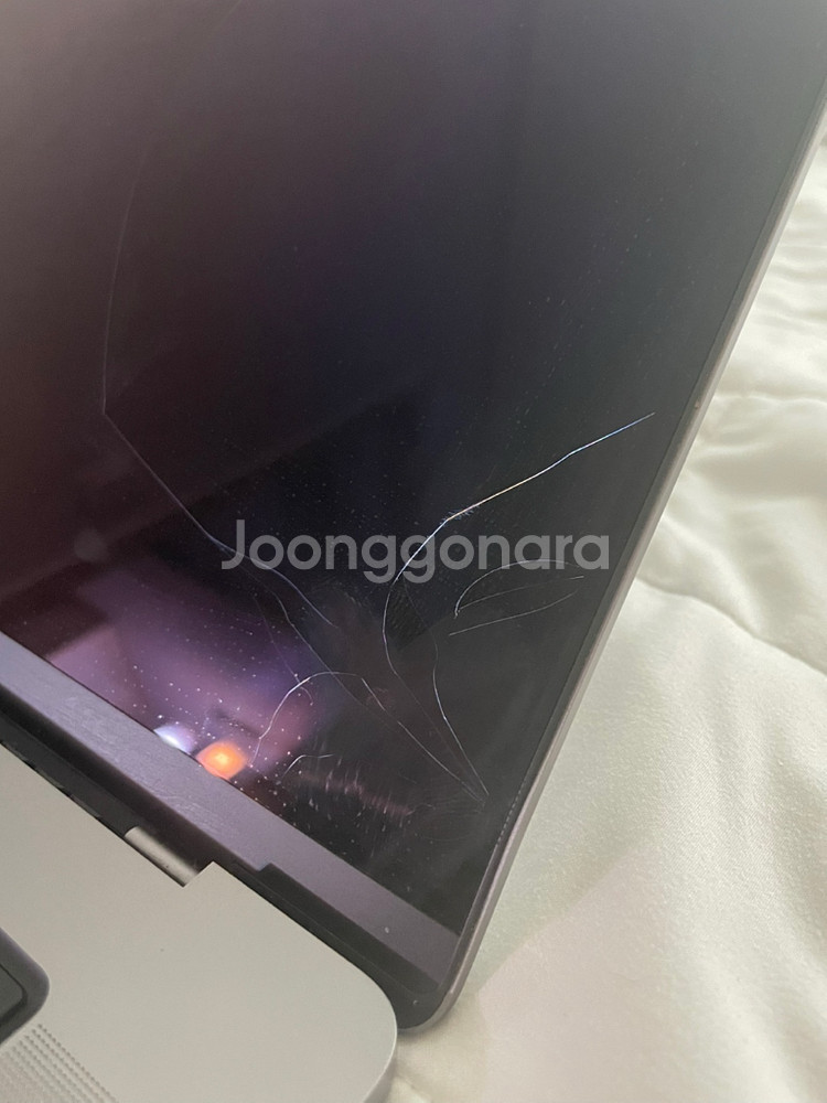 맥북프로 M1 16인치 Pro 32g 512g 액정파손--1