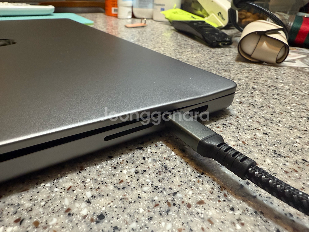 맥북프로 M1 16인치 Pro 32g 512g 액정파손--3