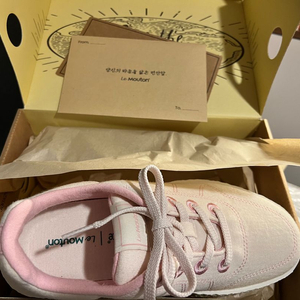 르무통 메이트 크림핑크 색상 240 사이즈 운동화