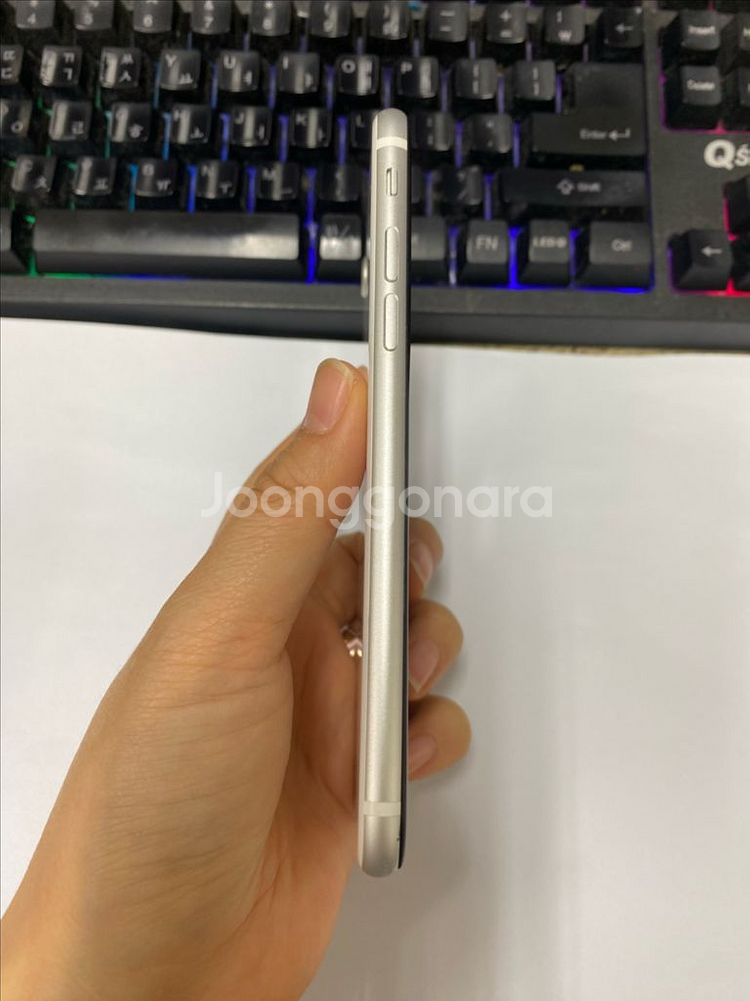 아이폰Se2 화이트 A급 128GB 무잔상--6