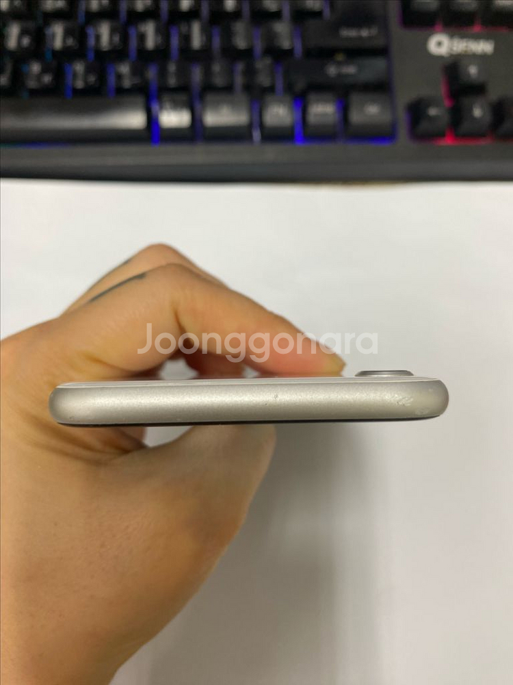 아이폰Se2 화이트 A급 128GB 무잔상--3