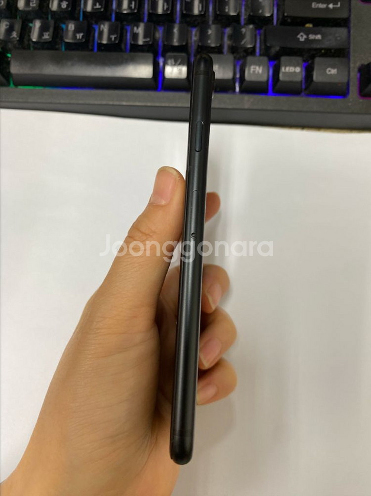 아이폰SE2 블랙 액정SS급 64GB 무잔상--5