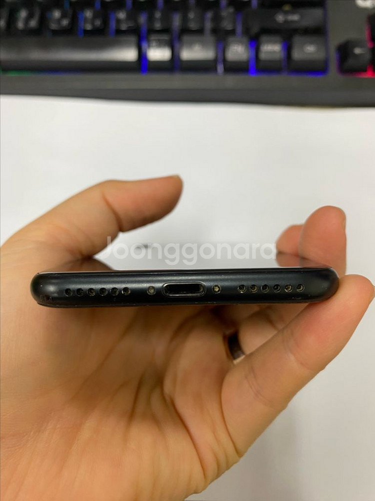 아이폰SE2 블랙 액정SS급 64GB 무잔상--6