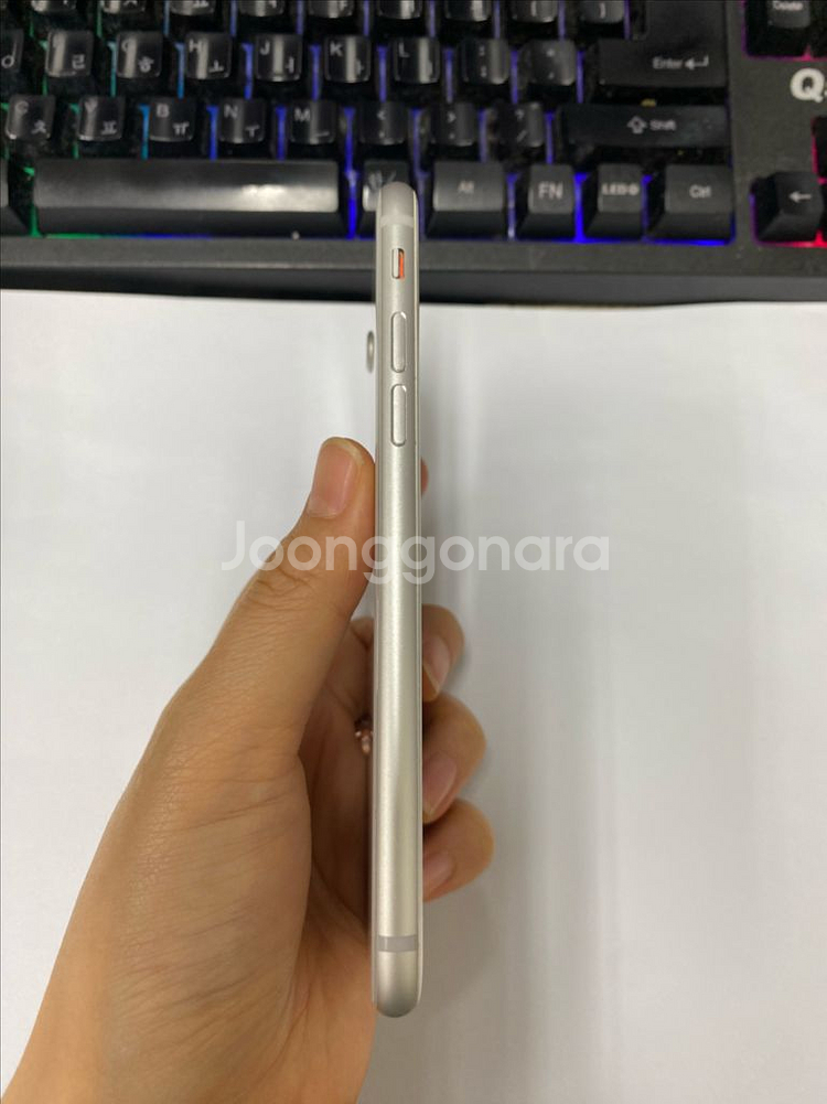 아이폰8 실버 A급 256G 무잔상 배터리100%--5