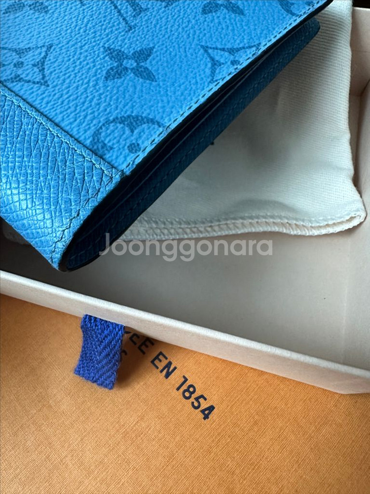 루이비통 타이가라마 스카이블루 멀티플 반지갑--4
